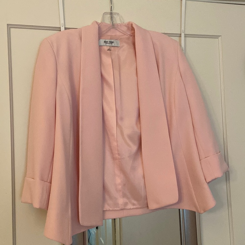 3/4th sleeves pink blazer suit jacket. Jones Studio Separates. Size 4